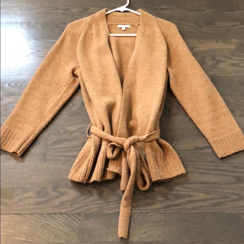 Perfect fall 3/4 sleeve sweater!